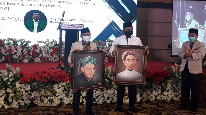 Menteri Agama Yaqut Cholil Qoumas dan Ketua Umum Pemuda Muhammadiyah Sunanto di Tanwir 1 Pemuda Muhammadiyah, Ahad (4/4).