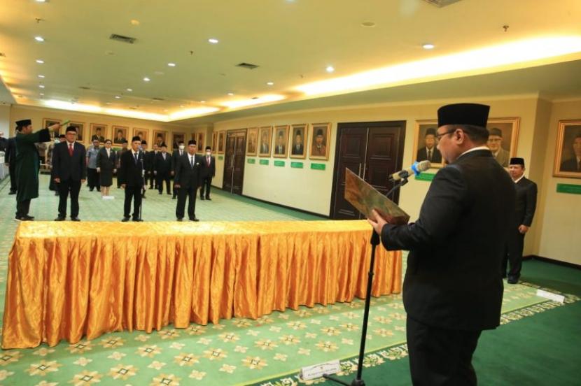 Menteri Agama Yaqut Cholil Qoumas melantik Prof Asep Saepudin Jahar sebagai Rektor UIN Jakarta periode 2023-2027, di Jakarta, Rabu (1/3/2023).