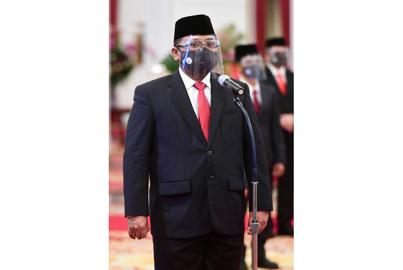AYPI: Menag Perlu Prioritaskan Peningkatan Mutu Pendidikan . Foto: Menteri Agama Yaqut Cholil Qoumas mengikuti upacara pelantikan di Istana Negara, Jakarta, Rabu (23/12/2020).  