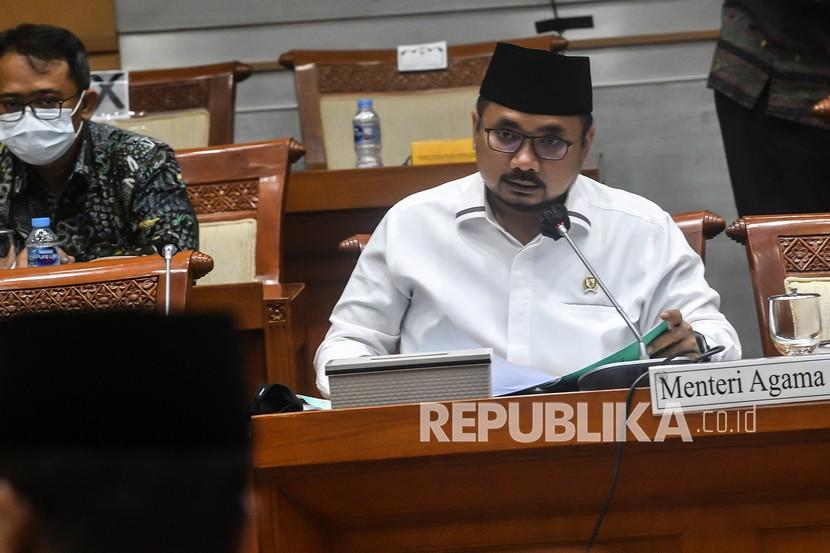 Menteri Agama Yaqut Cholil Qoumas mengajak masyarakat untuk 'melangitkan doa' bagi awak KRI Nanggala-402 yang hilang kontak di perairan Bali.