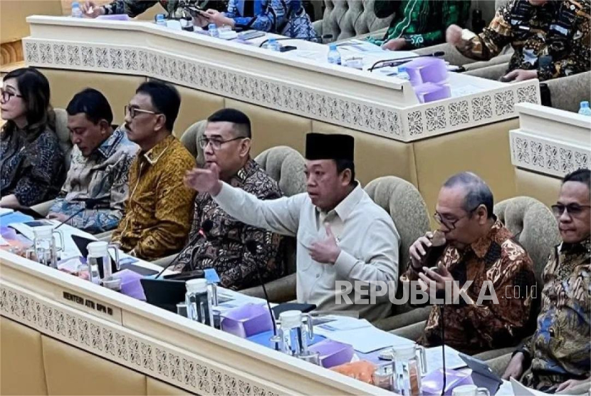 Menteri Agraria dan Tata Ruang (ATR)/Kepala Badan Pertanahan Nasional (BPN) Nusron Wahid saat rapat bersama Komisi II DPR RI di Senayan, Jakarta Pusat, Kamis (30/1/2025).