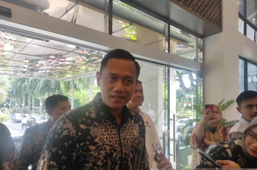 Menteri Agraria dan Tata Ruang/Kepala Badan Pertanahan Nasional, Agus Harimurti Yudhoyono (AHY) di kantor Kemenko Perekonomian, Jakarta Pusat, Senin (26/2/2024.
