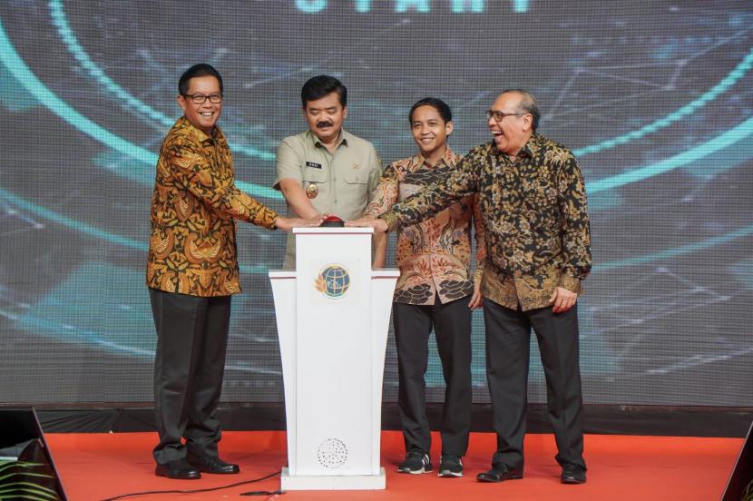 Menteri ATR/BPN, Hadi Tjahjanto, didampingi Wakil Menteri ATR/BPN, Raja Juli Antoni, kembali meluncurkan Layanan Hotline Pengaduan yang terhubung ke 34 Provinsi di Indonesia. 