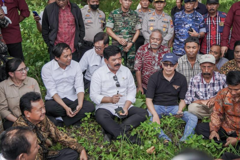 Menteri ATR/BPN Hadi Tjahjanto menuju Kabupaten Jember untuk menawarkan solusi sengketa tanah di Desa Curahnongko, Kabupaten Jember