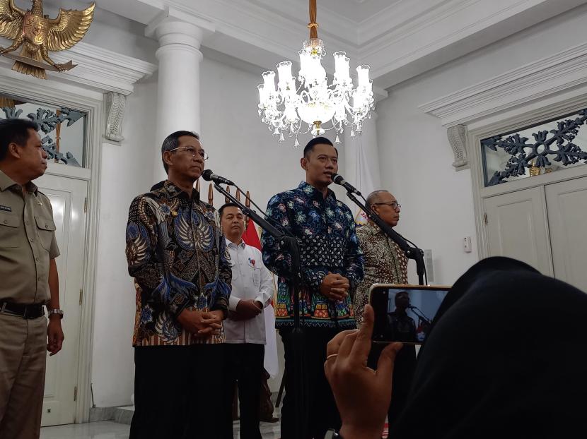Menteri ATR/Kepala BPN Agus Harimurti Yudhoyono (AHY) mengunjungi Balai Kota DKI, Jakarta Pusat, Selasa (2/4/2024).