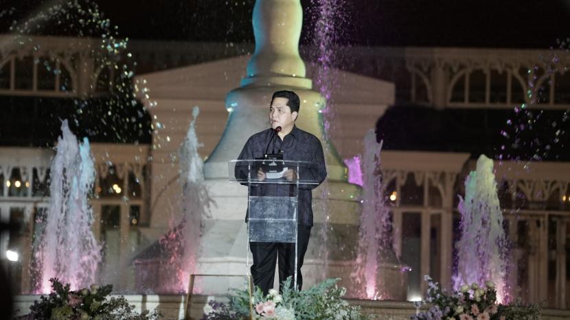 Menteri Badan Usaha Milik Negara (BUMN) Erick Thohir dalam sambutannya mewakili Presiden Joko Widodo (Jokowi) dalam acara CEOs Mangkunegaran Royal Dinner di Solo, Jawa Tengah, Minggu (19/3/2023).