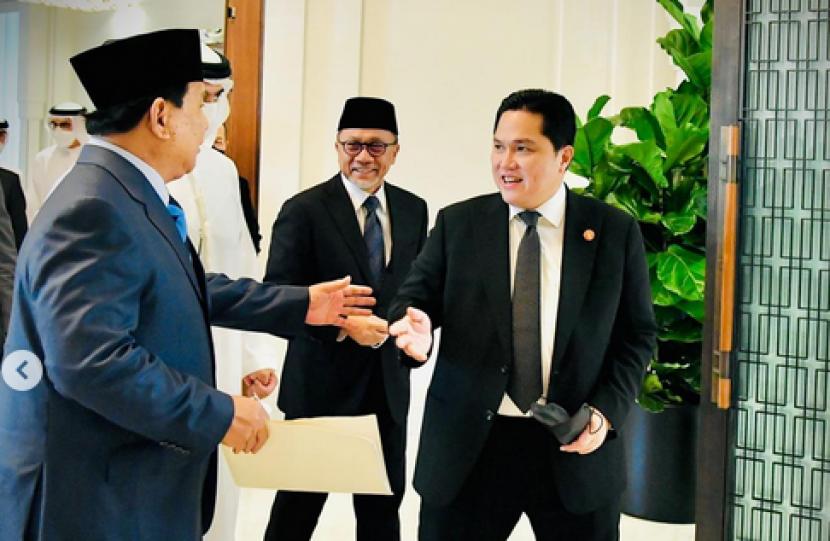 Menteri Badan Usaha Milik Negara (BUMN) Erick Thohir menggandeng dua anggota Kabinet Indonesia Maju, Menteri Pertahanan (Menhan) Prabowo Subianto dan Menteri Perdagangan Zulkifli Hasan dalam kunjungan ke Uni Ermirat Arab (UEA). 