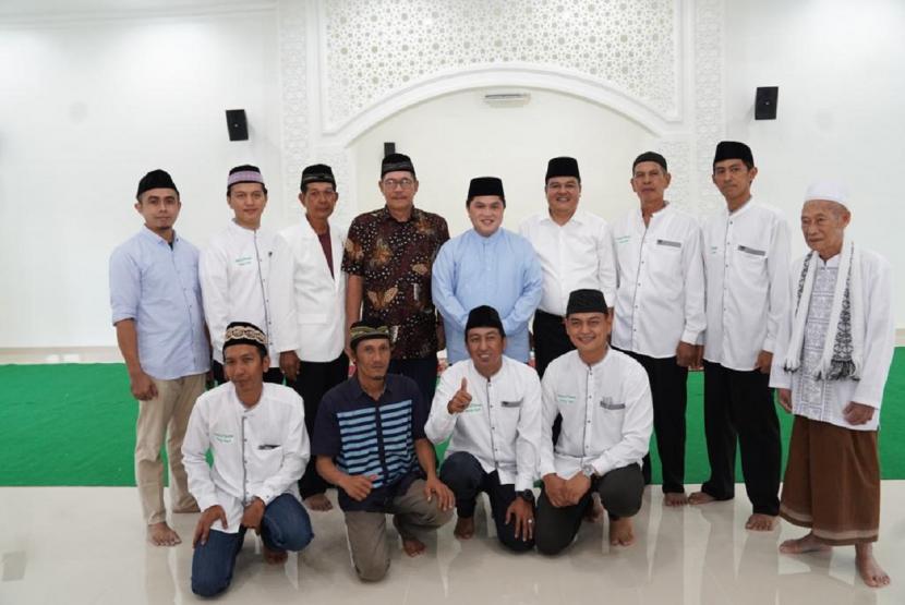 Menteri Badan Usaha Milik Negara (BUMN) Erick Thohir meresmikan Masjid At-Thohir di Kecamatan Gunung Sugih, Kabupaten Lampung Tengah, Provinsi Lampung, Sabtu (9/7/2022) sore.