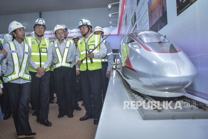 State Enterprises (BUMN) Minister Rini Soemarno (left) and President of China Railway Corporation (CRC) Lu Dongfu (second left) oversee area tunnel 1 Jakarta-Bandung high speed train (KCJB), Jakarta, on Wednesday (May 2). 