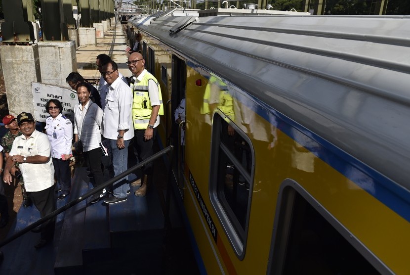 State-Owned Entreprises Minister Rini Soemarno (center) together with Transport Minister Budi Karya Sumadi (two at right) and Acting Governor of Jakarta Sumarsono (left) oversee the project of Soekarno-Hatta Airport train at the Sudirman Baru Station, Jakarta, 