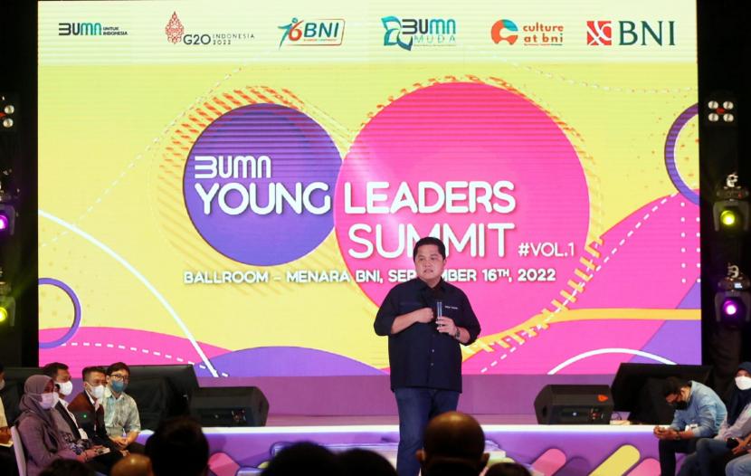 Menteri BUMN Erick Thohir berbicara dalam BUMN Young Leader Summit Vol 1, di Menara BNI Jakarta, Jumat (16/9/2022)