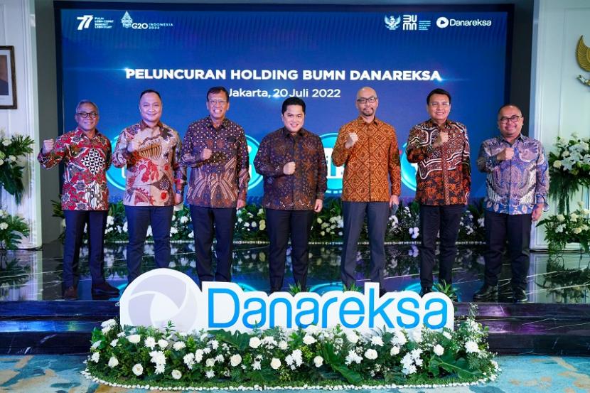Menteri BUMN Erick Thohir bersama jajaran direksi meresmikan pembentukan Holding Danareksa.