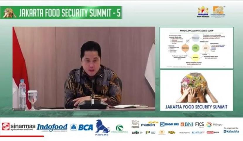 Menteri BUMN Erick Thohir dalam Jakarta Food Security Summit (JFSS) kelima di Jakarta, Kamis (19/11). 