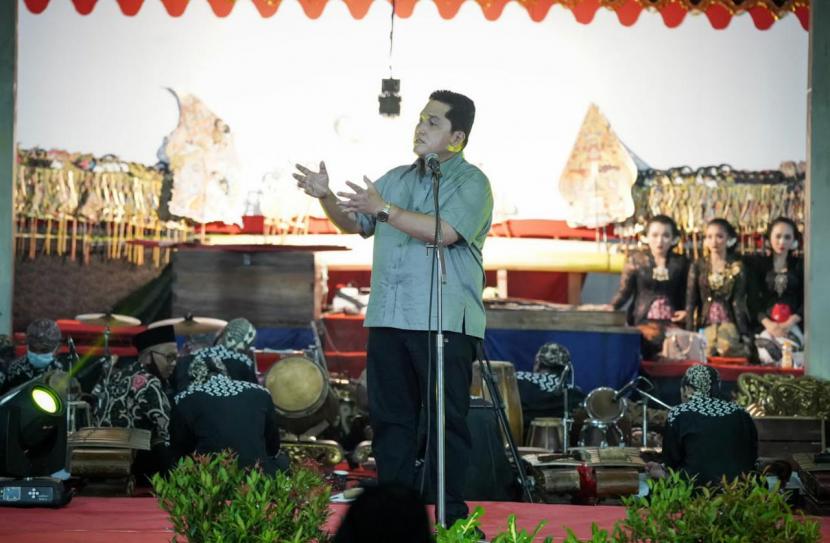 Menteri BUMN Erick Thohir datang ke Ngawi memenuhi undangan Wayangan dari Paguyuban Seniman Mataraman dengan tema ‘Wayangan Merawat Budaya Bangsa’. 