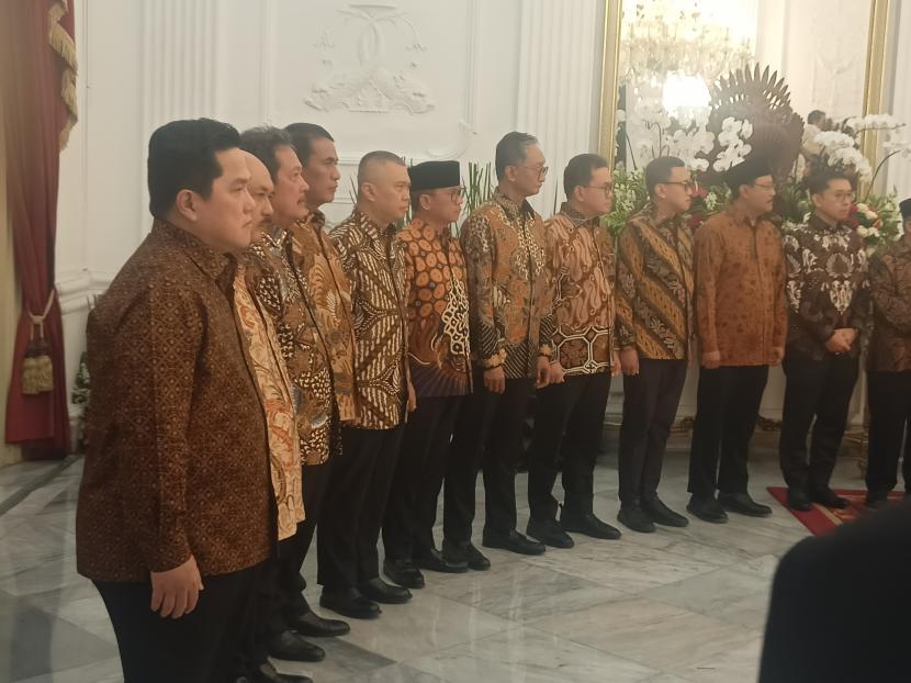 Menteri BUMN Erick Thohir (kiri) di Istana Kepresidenan Jakarta, Ahad (20/10/2024) malam WIB.