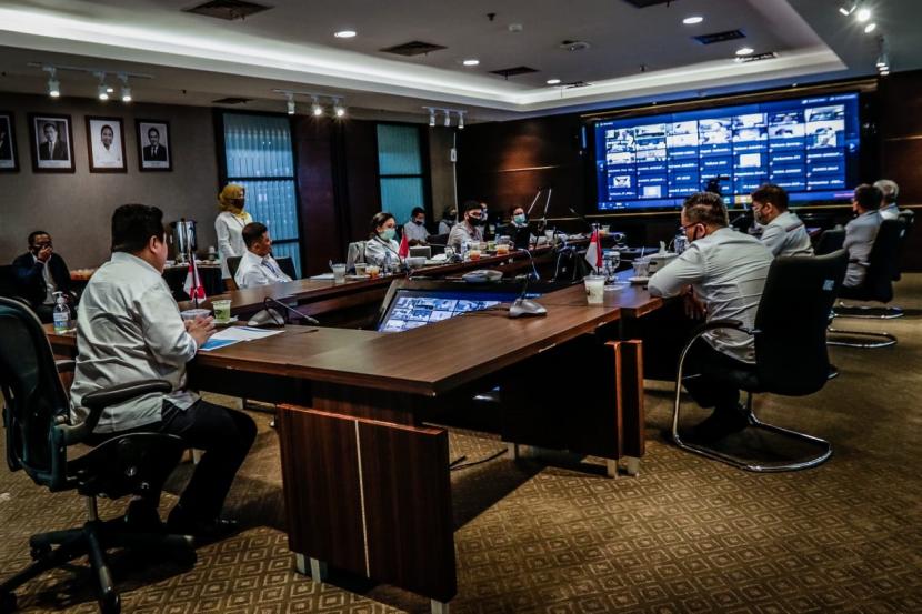 Menteri BUMN Erick Thohir meluncurkan program Pasar Digital (PaDi) UMKM secara virtual dari Kantor Kementerian BUMN, Jakarta, Senin (15/6).