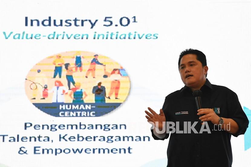 Menteri Badan Usaha Milik Negara (BUMN) Erick Thohir mengaku terharu setelah berhasil meluncurkan program rekrutmen bersama BUMN 2022 di Jakarta, Selasa (12/4). Erick mengatakan rasa haru datang dari tingginya animo masyarakat untuk bergabung di BUMN. Meski begitu, Erick juga tak mampu menyembunyikan kekhawatiran atas tingginya minat masyarakat tersebut.