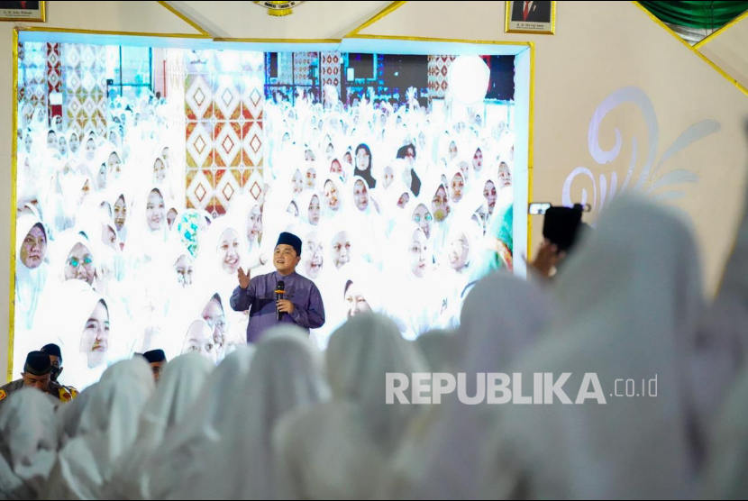 Menteri BUMN Erick Thohir menghadiri Safari Ramadhan di Pondok Pesantren Darul Ulum Jombang, Jawa Timur, Jumat (8/4/2022).