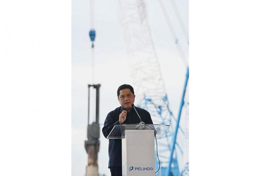 Erick Thohir Tetap Masuk Capres atau Cawapres Potensial. Foto:   Menteri BUMN Erick Thohir meninjau lokasi pembangunan awal Terminal LNG di Pelabuhan Benoa - Bali, untuk mendukung kebutuhan energi di Bali dan kawasan Indonesia Timur.