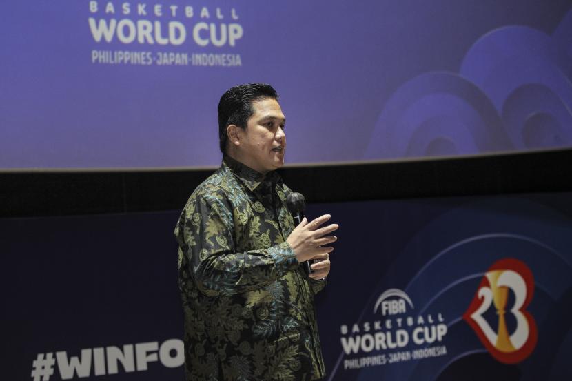 Menteri BUMN Erick Thohir menyampaikan sambutan pada acara penandatangan perjanjian sponsorship serta peluncuran kampanye 500 days to go FIBA Basketball World Cup 2023 di Jakarta, beberapa waktu lalu.