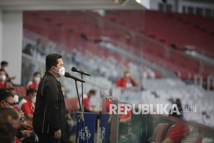 Menteri BUMN Erick Thohir menyampaikan sambutan sebelum membuka Kompetisi BRI Liga 1 2021/2022 di Stadion Utama Gelora Bung Karno, Senayan, Jakarta, Jumat (27/8/2021). BRI Liga 1 2021/2022 resmi dibuka dengan laga perdana antara Bali United melawan Persik Kediri.