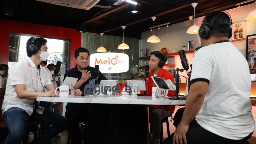 Menteri BUMN Erick Thohir menyempatkan bergabung di ruang podcast untuk kanal Youtube Digimove.