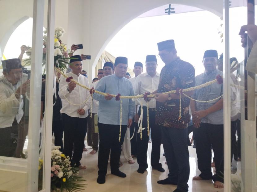 Menteri BUMN Erick Thohir meresmikan Masjid At-Thohir dan Rumah Keluarga Thohir di Kecamatan Gunung Sugih, Kabupaten Lampung Tengah, Provinsi Lampung, Sabtu (9/7).