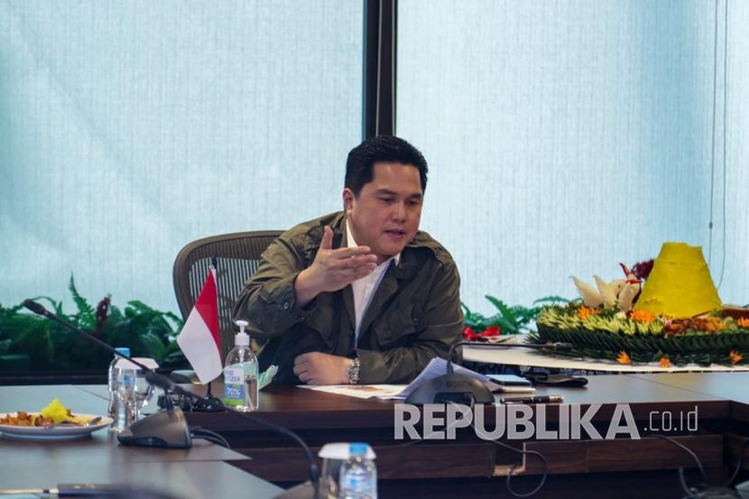 Menteri BUMN Erick Thohir mempertahankan posisi Nicke Widyawati sebagai Direktur Utama PT Pertamina (Persero).