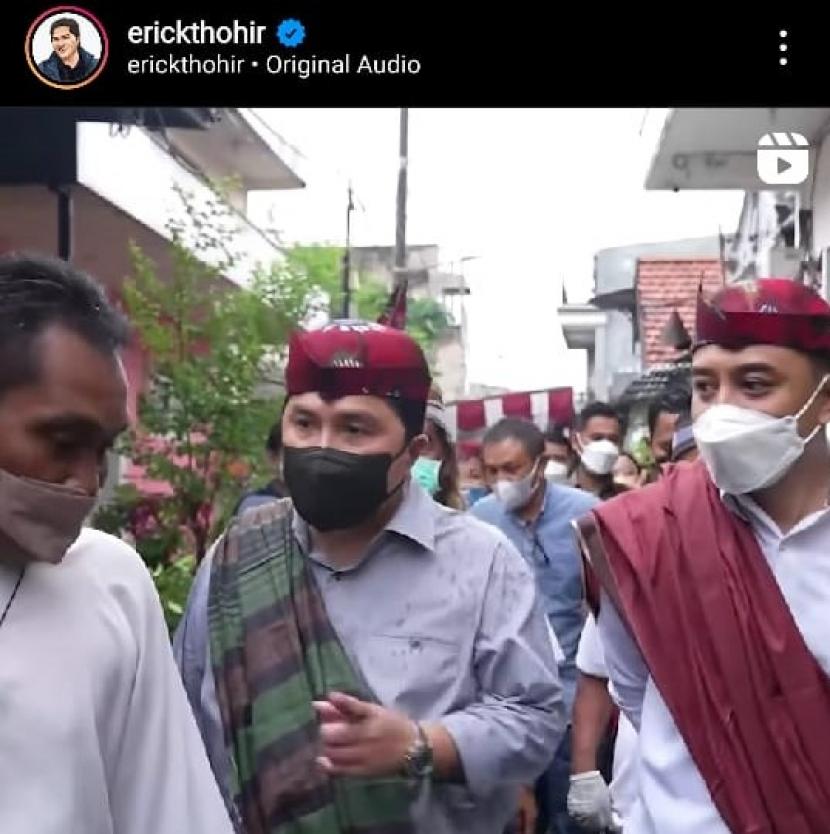 Menteri BUMN Erick Thohir saat mengunjungi Kampung Wisata Lawas Maspati, Surabaya.  