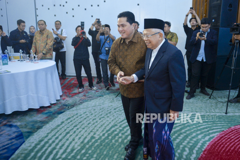 Menteri BUMN Erick Thohir bersama KH Maruf Amin dalam gelaran Indonesia Sharia Forum (ISF) 2025 di Jakarta, Senin (26/5/2025).