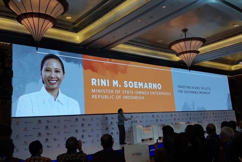  Menteri BUMN Rini Soemarno dalam acara Indonesia Investment Forum 2018 di Denpasar, Bali, Selasa (9/10). 