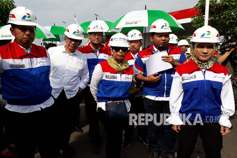 Menteri BUMN Rini Soemarno dan Plt Direktur Utama PT Pertamina (Persero) Nicke Widyawati melakukan peninjauan kesiapan pasokan dan distribusi BBM di Terminal BBM Semarang Group, Jumat (1/6).