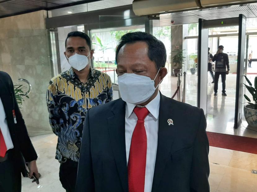 Menteri Dalam Negeri (Mendagri) Tito Karnavian usai rapat paripurna DPR di Gedung Nusantara II, Kompleks Parlemen, Jakarta, Selasa (7/12).