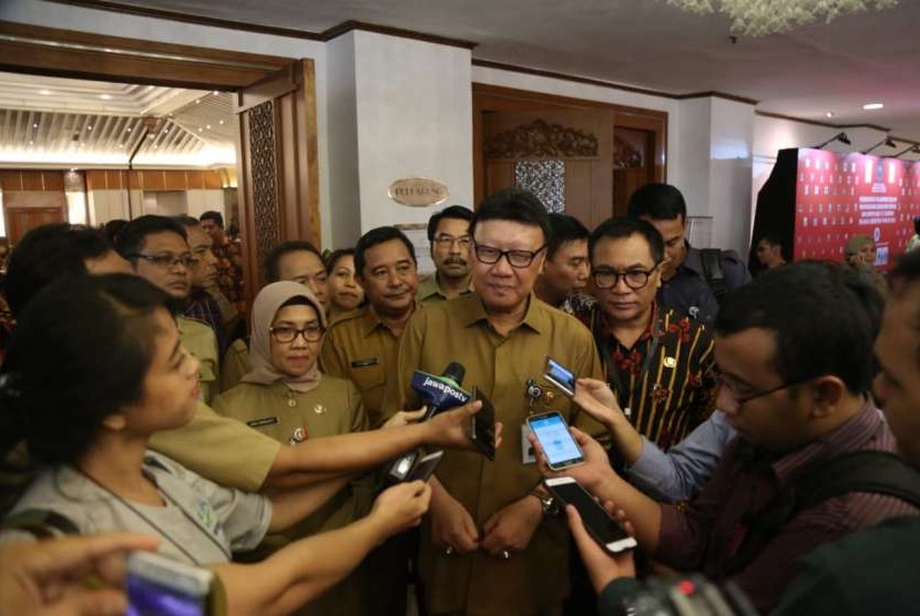 Menteri Dalam Negeri Tjahjo Kumolo usai acara Penerapan e-Planning dalam Penyusunan RPJMD dan RKPD Bagi 171 Daerah Pilkada Serentak 2018,di Jakarta, Senin (8/10)
