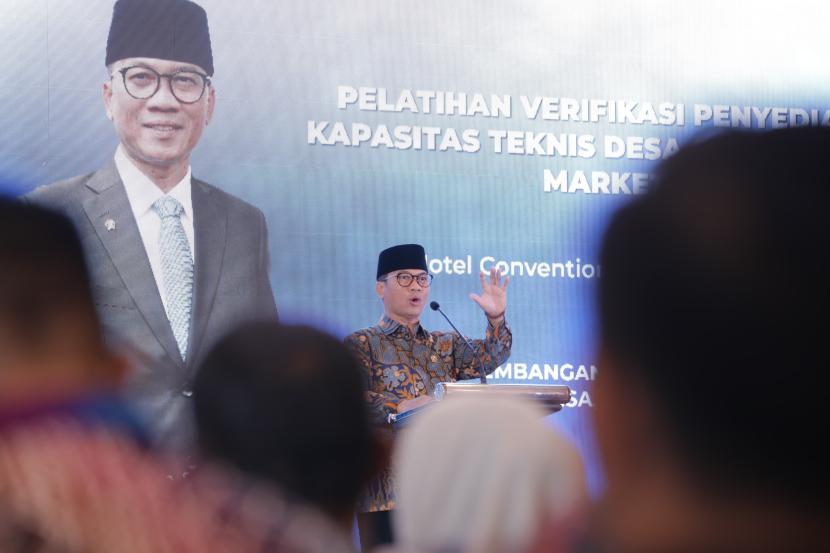 Menteri Desa dan Pembangunan Daerah Tertinggal (Mendes PDT), Yandri Susanto, saat membuka  Pelatihan Tim Verifikasi Penyedia Peningkatan Kapasitas Teknis Desa (P2KTD), Ahad (27/10/2024). 