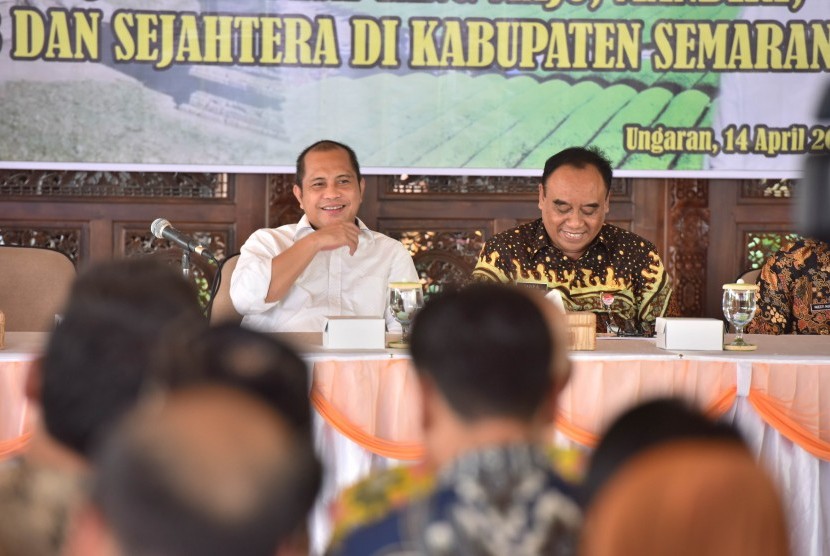 Menteri Desa Marwan Jafar memberikan pengarahan penggunaan dana desa kepada seluruh kepada desa di Kabupaten Semarang, Kamis (14/4)