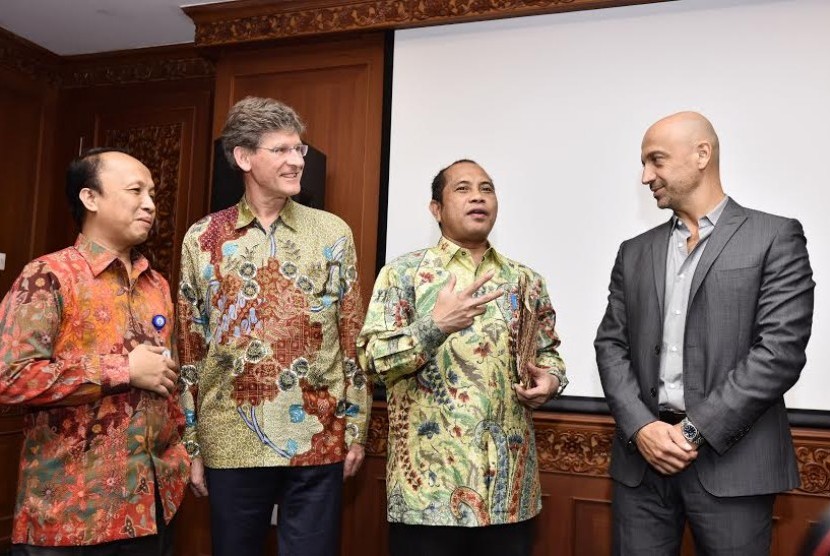 Menteri Desa, PDT dan Transmigrasi, Marwan Jafar didampingi Sekjen Kemendes PDTT Anwar Sanusi  menerima  Mark Smulder dari FAO dan Direktur ILO untuk Indonesia dan Timor Leste Francscaesco D'Ovidio. 