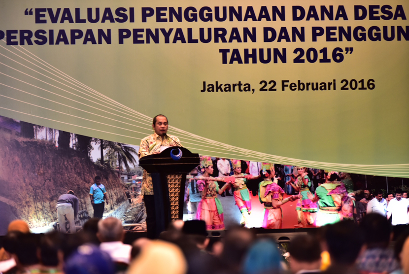  Menteri Desa, PDT dan Transmigrasi, Marwan Jafar saat pembukaan Rakornas Pembangunan dan Pemberdayaan tentang Evaluasi Penggunaan Dana Desa Tahun 2015 di Birawa Assembly Hall Bidakara, Jakarta, Senin (22/2).
