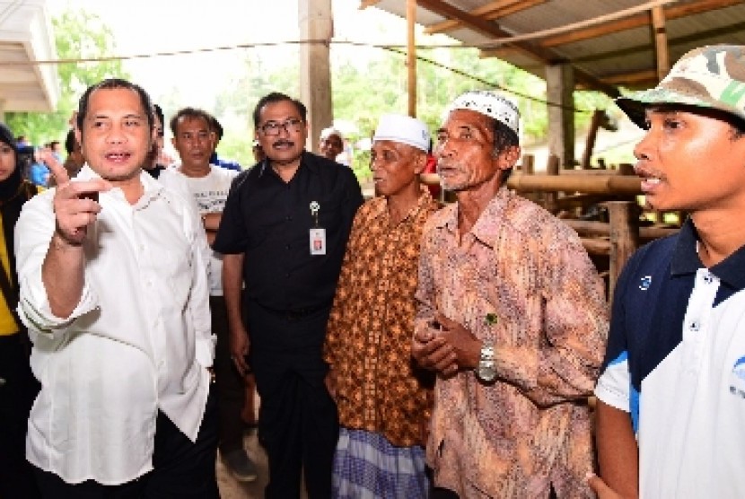 Menteri Desa PDTT Marwan Jafar di Kampung Baru Desa Jontlak, Praya, Lombok Tengah, Ahad (22/2). 