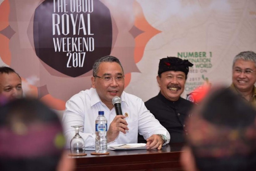 Menteri Desa, Pembangunan Daerah Tertinggal, dan Transmigrasi Eko Putro Sandjojo saat menghadiri The 4th Ubud Royal Weekend di Museum Puri Lukisan, Ubud, Bali, Sabtu (20/5).