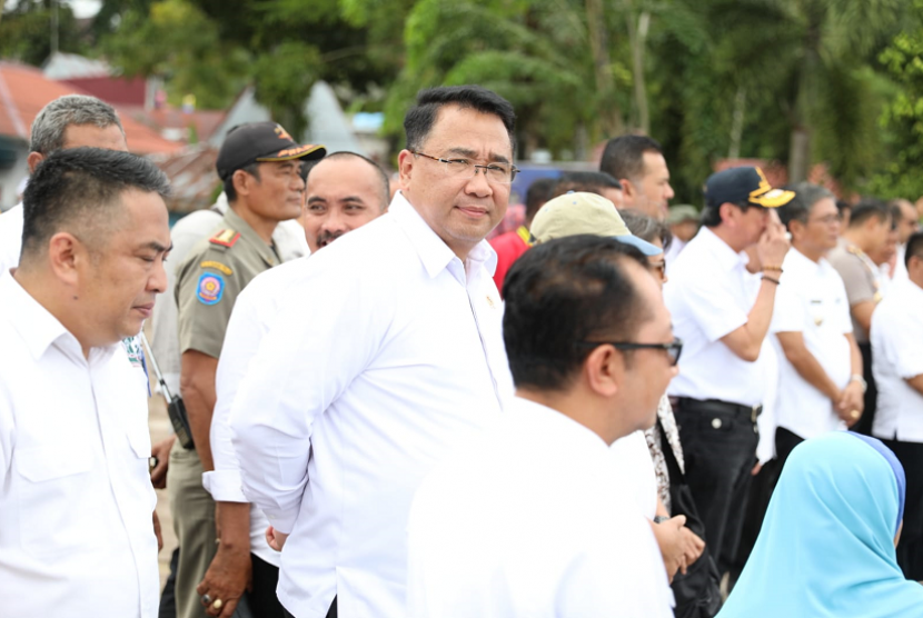 Menteri Desa, Pembangunan Daerah Tertinggal dan Transmigrasi (Mendes PDTT), Eko Putro Sandjojo, bersama Menteri Hukum dan Hak Asasi Manusia (Menkumham) Yasona laoli meninjau persiapan event Sail Nias 2019.