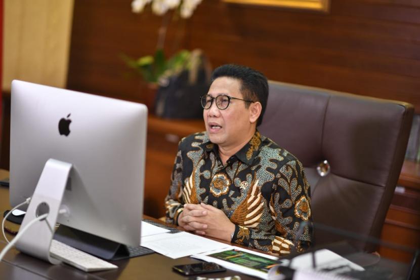 Menteri Desa, Pembangunan Daerah Tertinggal dan Transmigrasi (Mendes PDTT) Abdul Halim Iskandar berbicara di forum International Village Webinar yang tajuk Looking for a Rural Economic Hope AMID a Global Pandemic of Covid-19, Jumat (12/6).