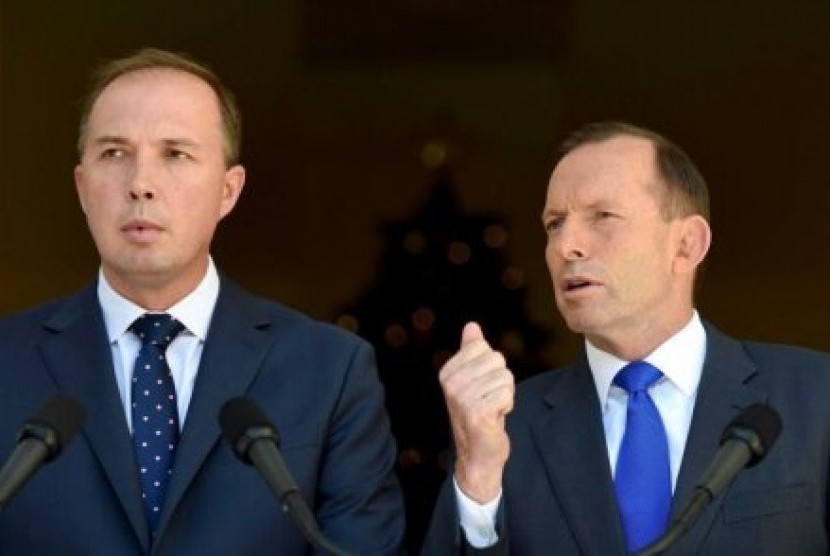 Menteri Dutton (kini) menuding adanya gerakan masif dari kelompok media Fairfax untuk menggulingkan pemerintahan Abbott. 