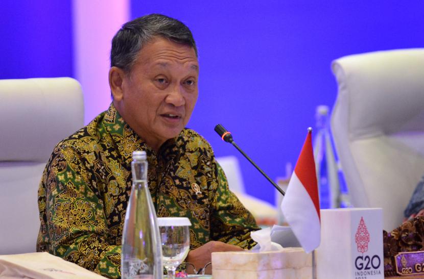 Menteri Energi dan Sumber Daya Mineral (ESDM) Arifin Tasrif.  Menteri Energi dan Sumber Daya Mineral (ESDM) Arifin Tasrif menghadap Presiden Joko Widodo (Jokowi) di Istana Kepresidenan Jakarta, Selasa (14/2). Ia mengatakan, dalam pertemuan ini membahas terkait kendala pasokan gas untuk mendukung produksi pupuk dan industri, khususnya di kawasan Sumatra Utara.