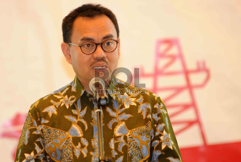 Menteri Energi dan Sumber Daya Mineral (ESDM), Sudirman Said memberikan keterangan kepada wartawan terkait serapan anggaran Kementerian ESDM di Jakarta, Selasa (29/12).