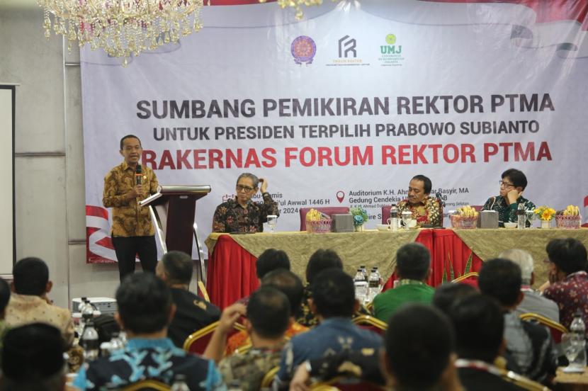 Menteri ESDM Bahlil dalam acara dialog dengan Forum Rektor Perguruan Tinggi Muhammadiyah Aisyiyah (PTMA) di BSD, Tangerang Selatan, Rabu (2/10/2024).