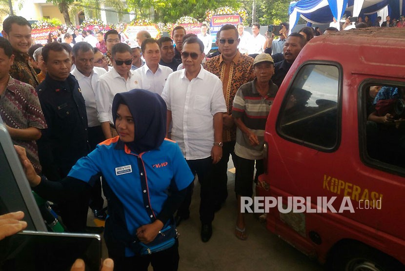 Menteri ESDM, Ignasius Jonan meresmikan SPBU VIVO di Cipayung, Kamis (25/10).