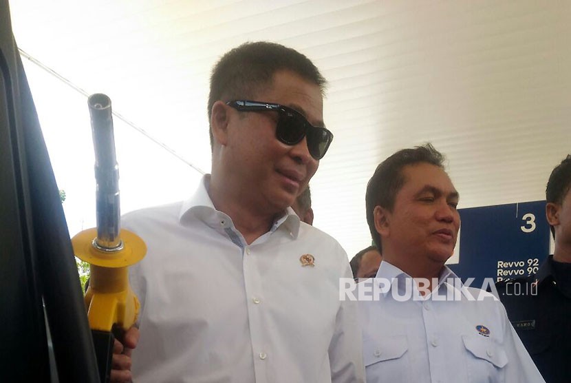 Menteri ESDM, Ignasius Jonan meresmikan SPBU VIVO di Cipayung, Kamis (25/10).