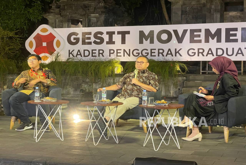Menteri ESDM RI 2014-2016 Sudirman Said (tengah) saat berbicara dalam agenda Gesit Movement Summit (GMS) 2025 di Candi Tirto Raharjo, Bantul, DIY, beberapa waktu lalu.
