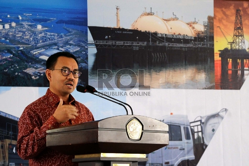   Menteri ESDM Sudirman Said berikan sambutan saat penandatanganan kerjasama Tiga Kontrak Penjualan dan Pembelian Gas/LNG di kantor ESDM, Jakarta, Selasa (30/6).